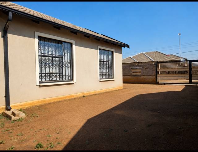 2 BEDROOM HOUSE FOR SALE IN EVATON WEST
